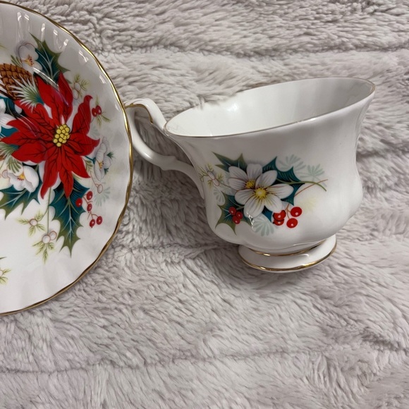 Royal Albert Poinsettia Teacup and Saucer - Picture 4 of 7
